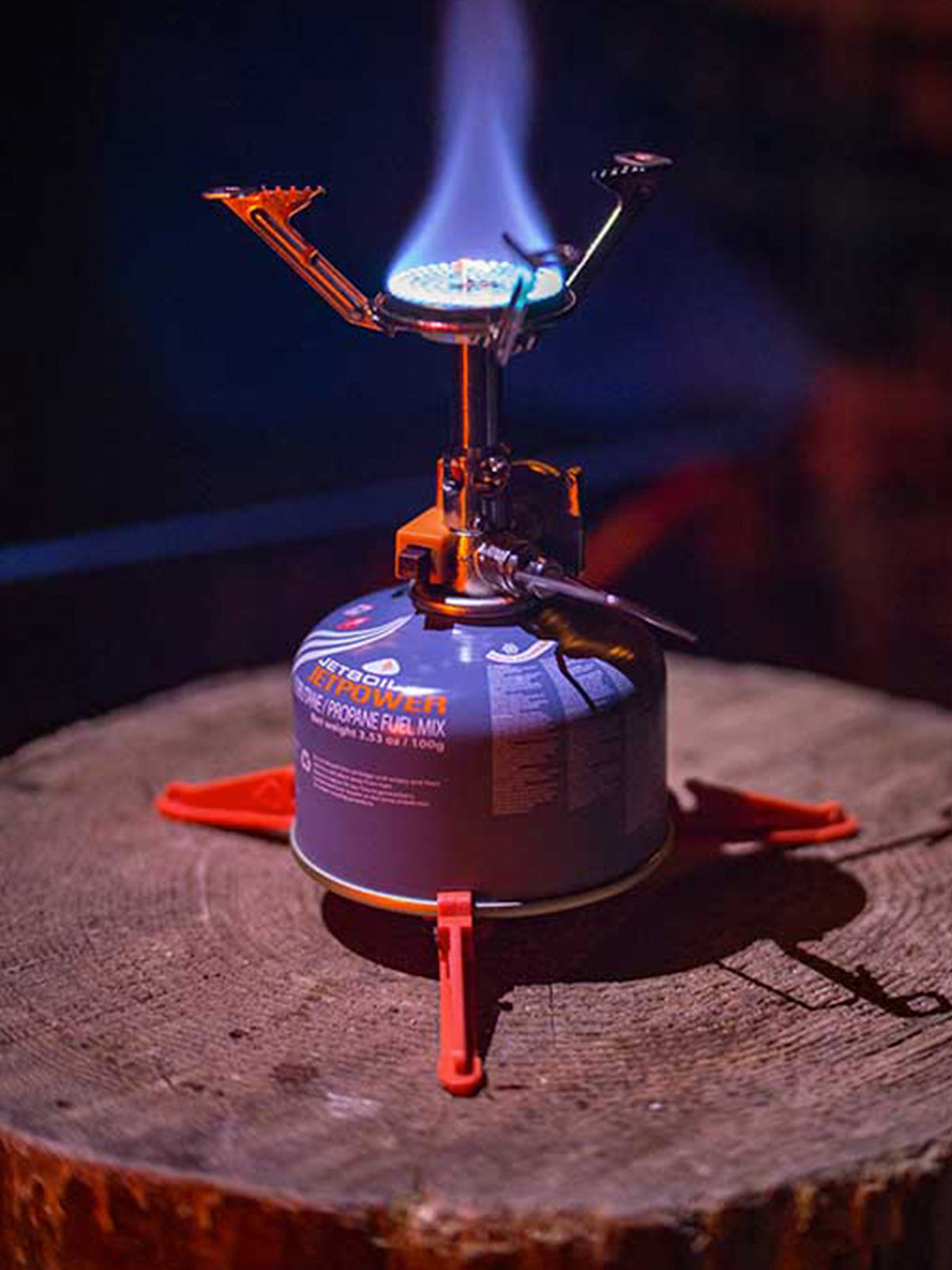 Jetboil MIGHTYMO Stove being used at night