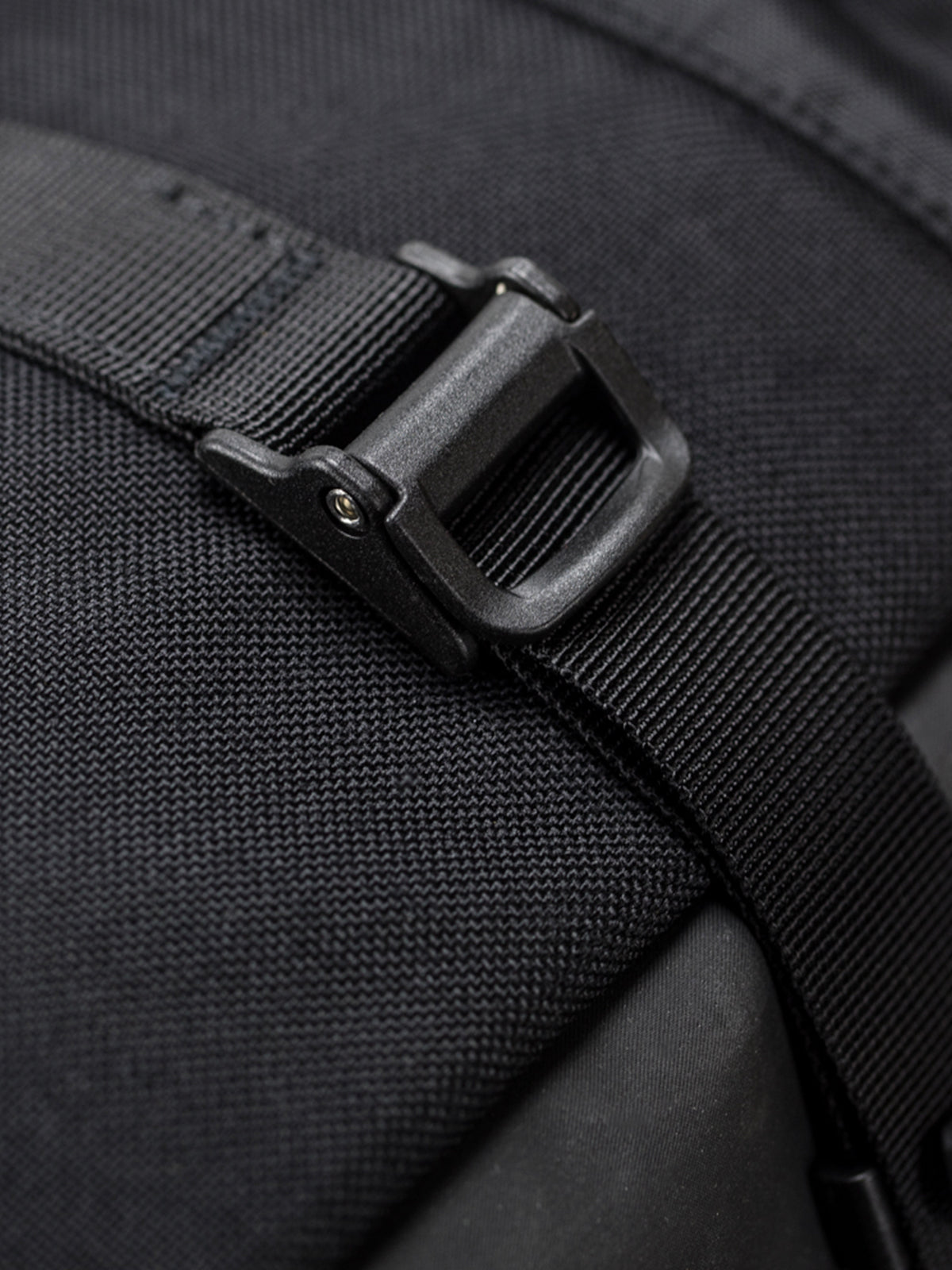 Kriega OS-6 Adventure Pack buckle detail