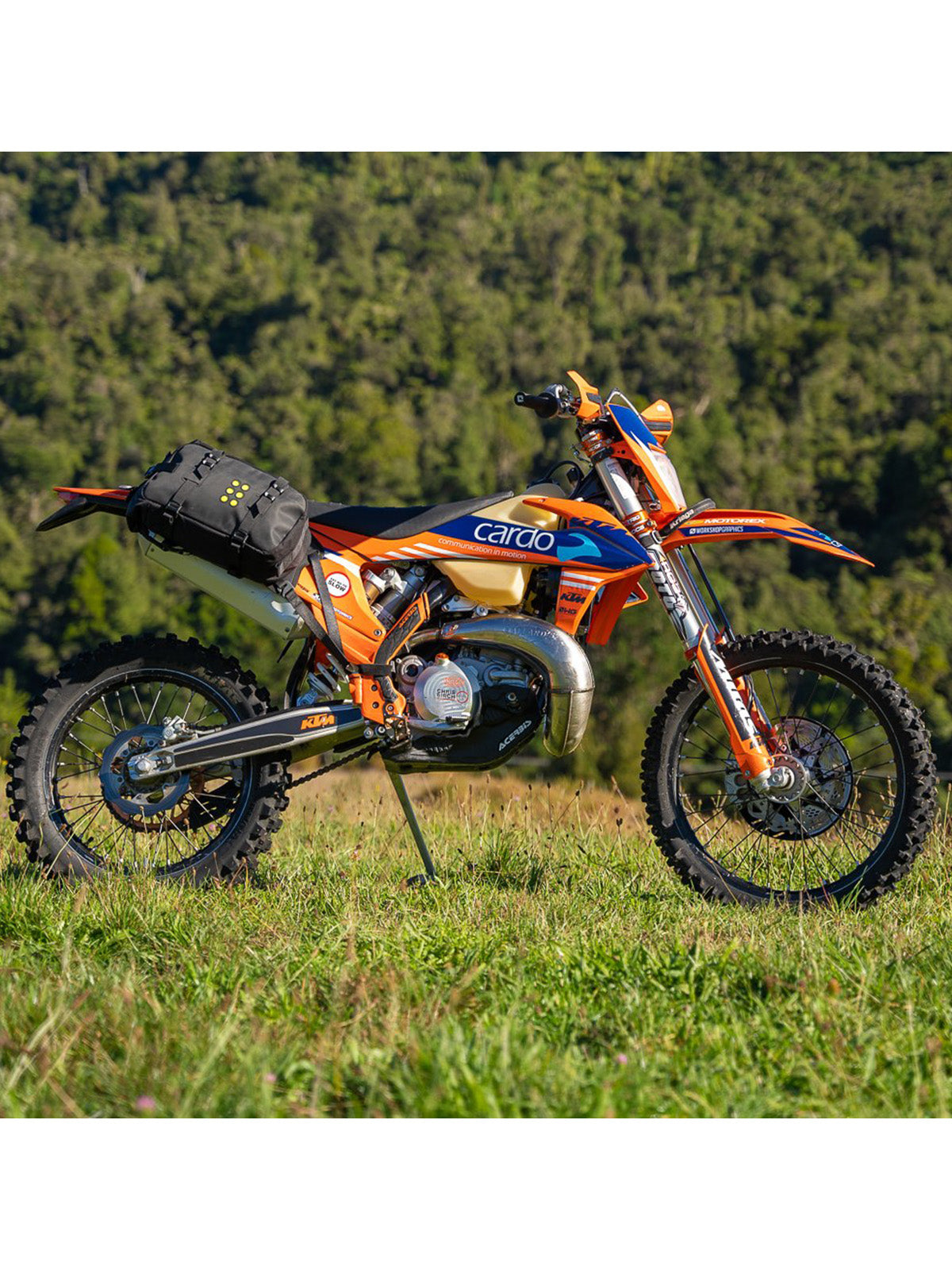 Kriega OS BASE Dirtbike mounted on KTM motorcycle