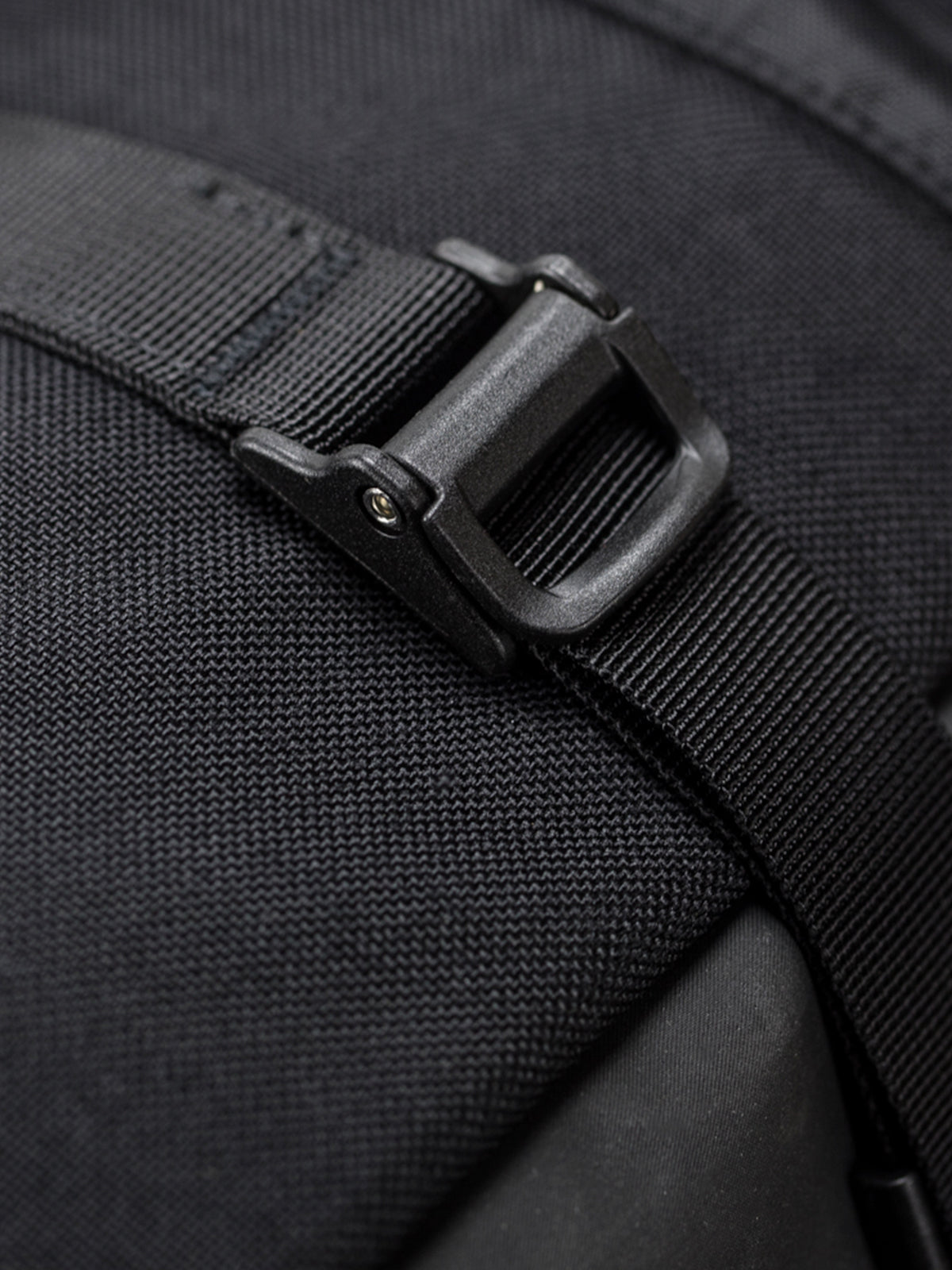 Kriega OS-12 Adventure Pack buckles